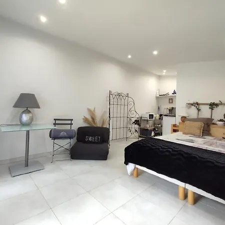 Independant Dans Villa, Parking Gratuit. Apartment *